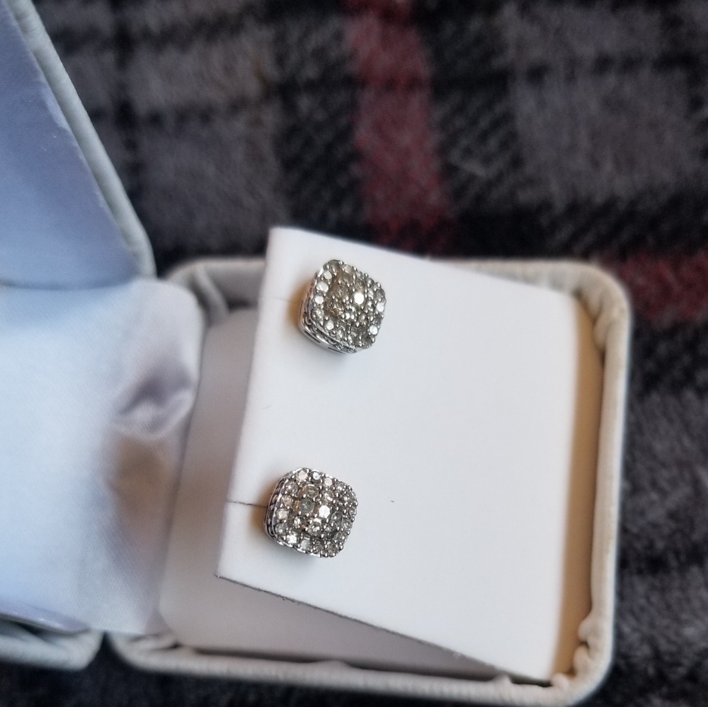 10k White Gold Dimond Earrings